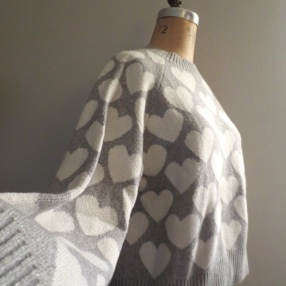 Old Navy Hearts Sweater - Picture 3 of 9